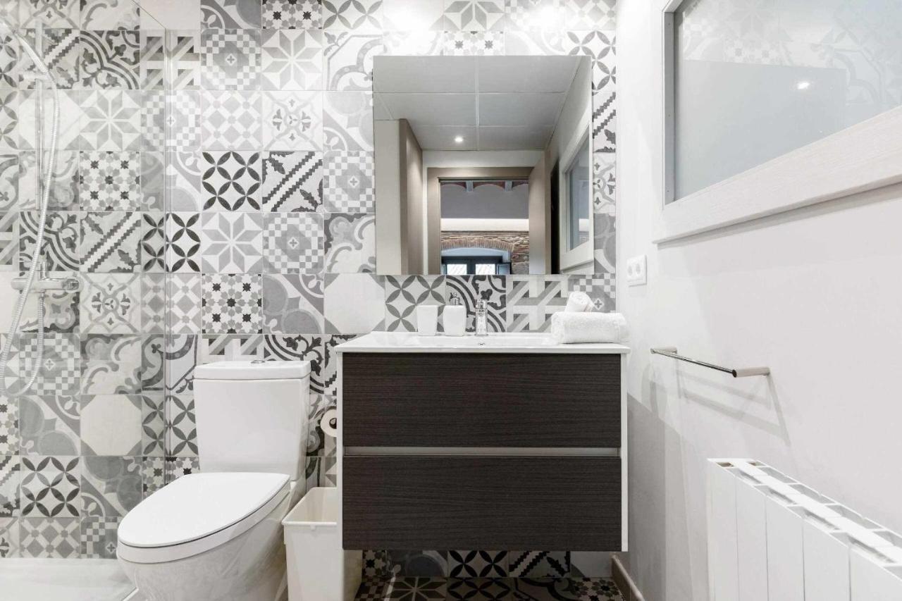 Revitalized Apartment In Historical Building خيرونا المظهر الخارجي الصورة