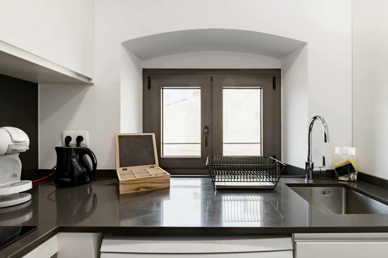 Revitalized Apartment In Historical Building خيرونا المظهر الخارجي الصورة