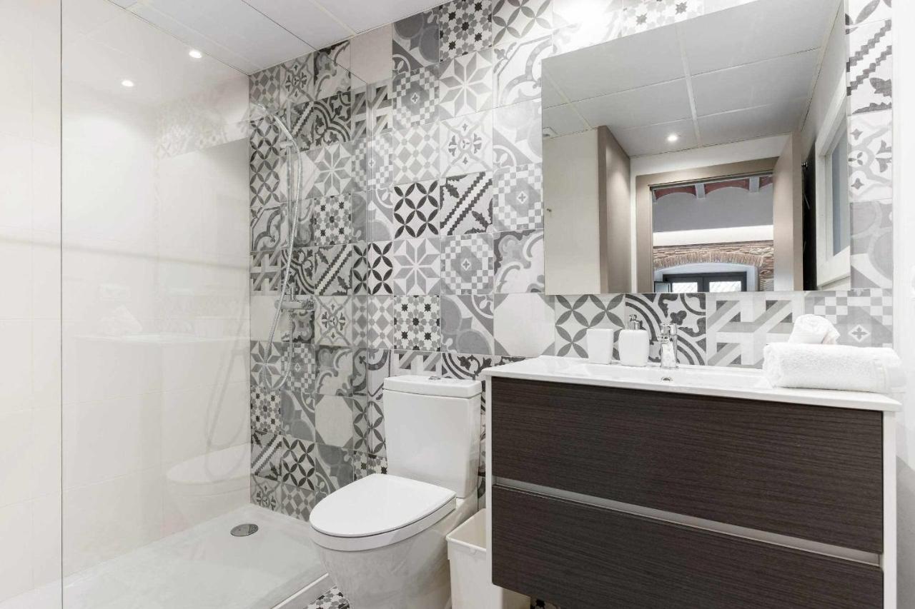 Revitalized Apartment In Historical Building خيرونا المظهر الخارجي الصورة